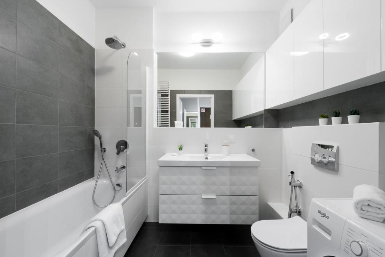 Konstruktorska P&O Serviced Apartments Варшава Экстерьер фото